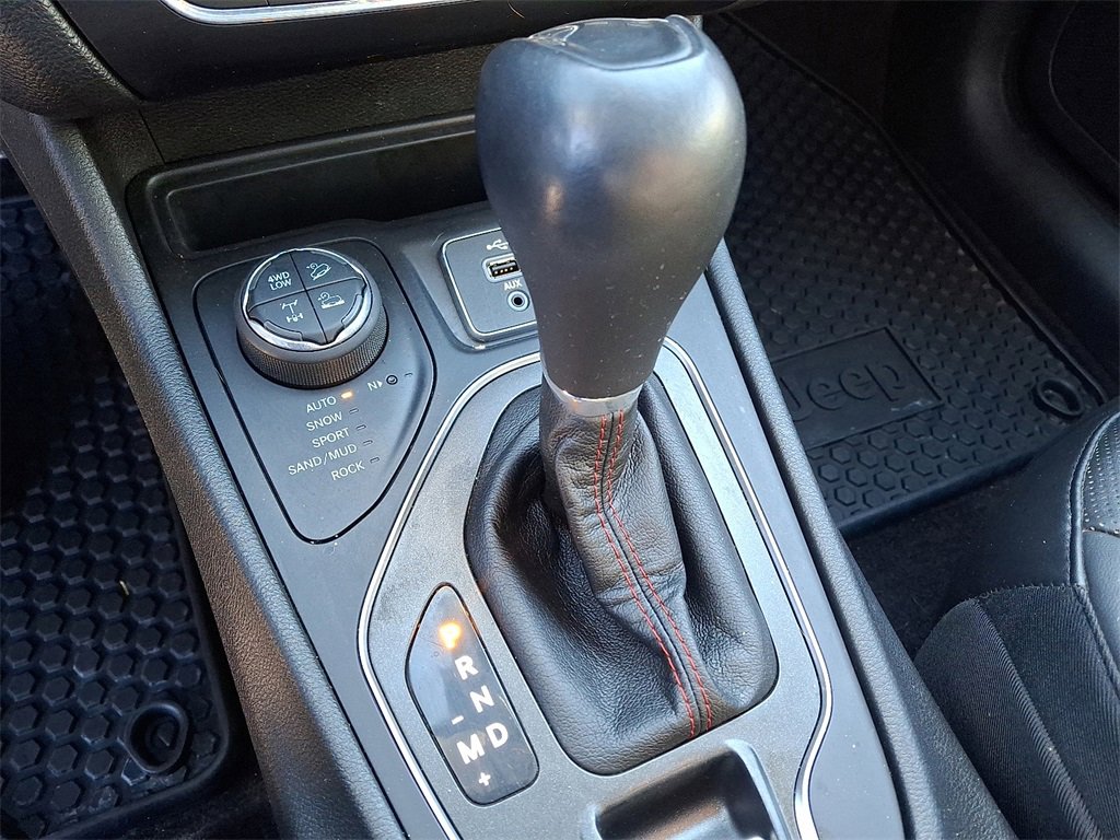 Used 2019 Jeep Cherokee Trailhawk image 15