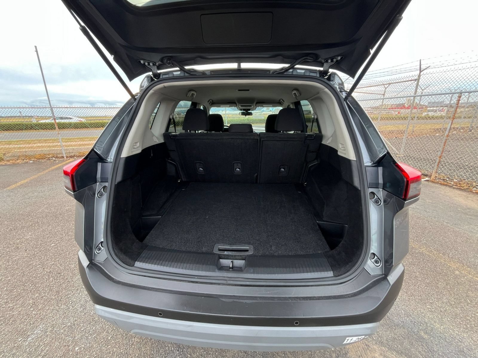 Used 2023 Nissan Rogue S FWD image 25