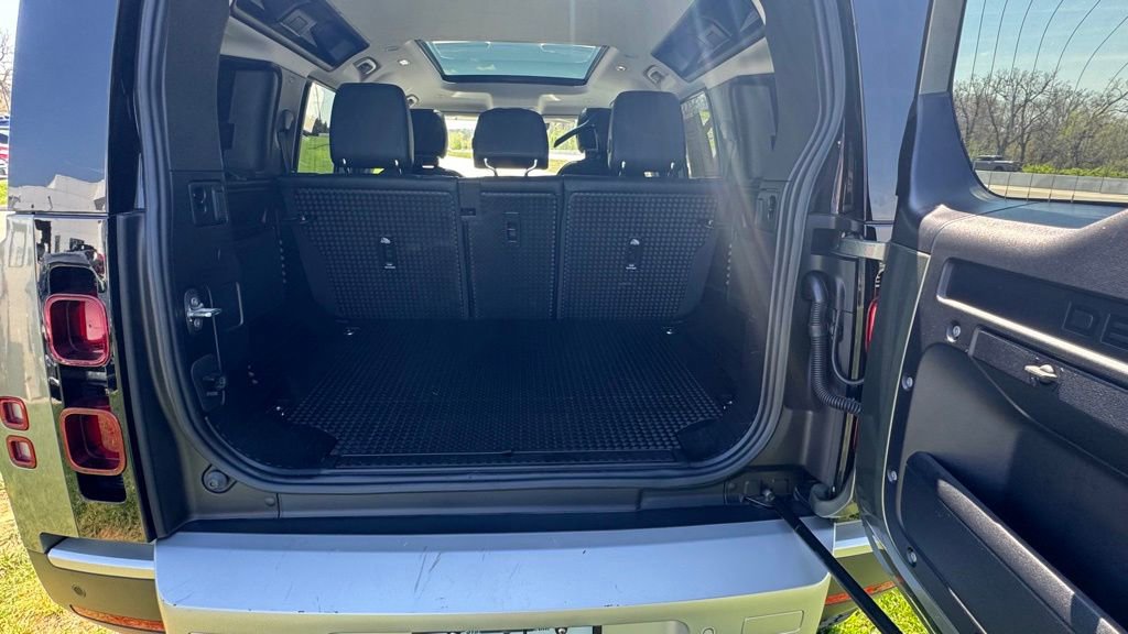 Used 2023 Land Rover Defender 110 S image 10