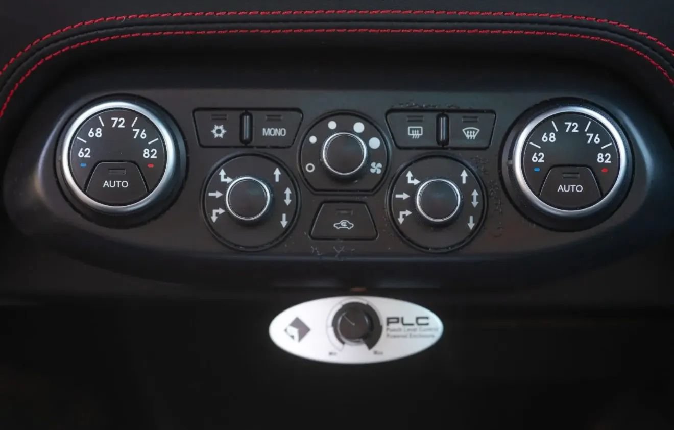 Used 2011 Ferrari 458 Italia Coupe RWD image 21