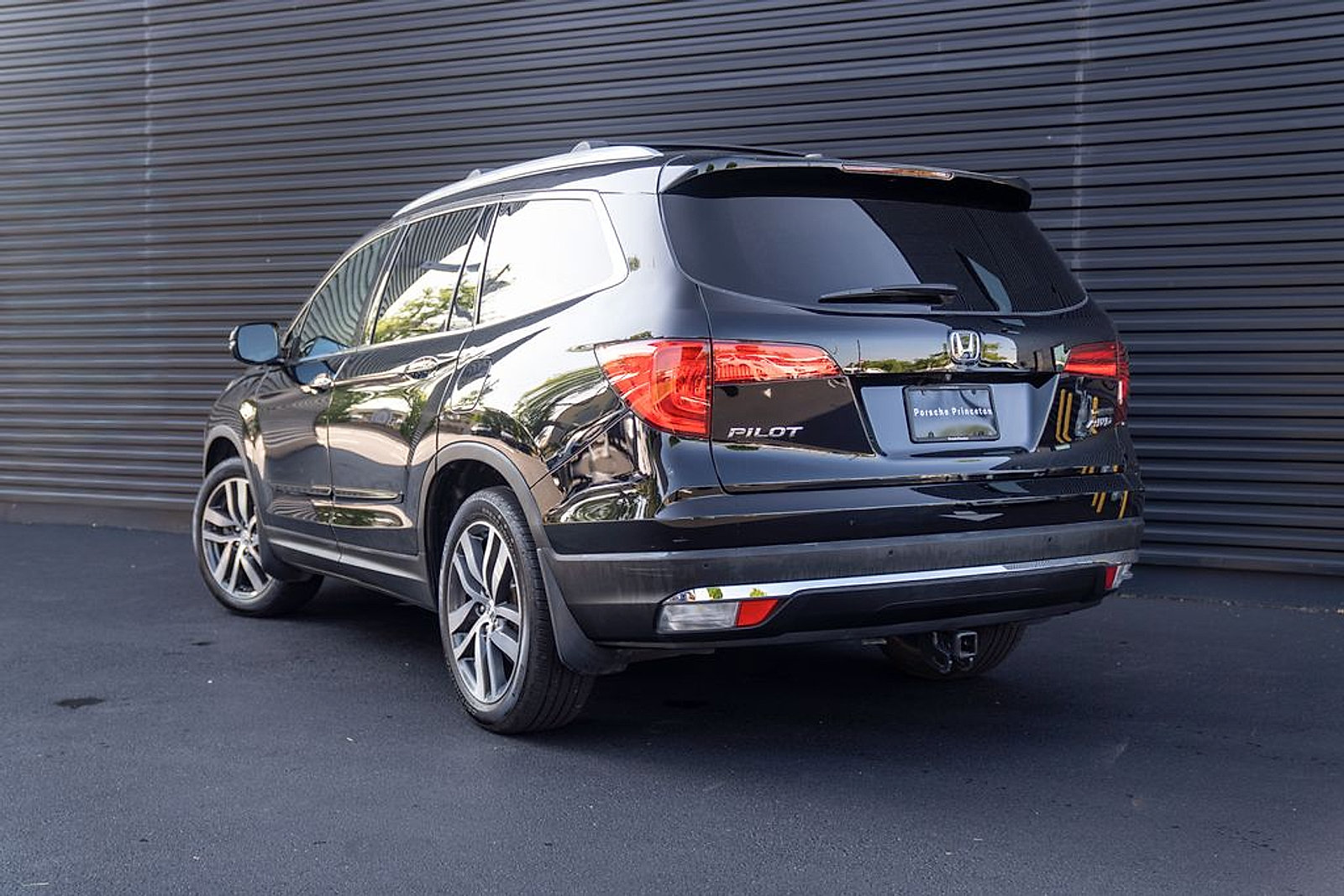 Used 2016 Honda Pilot Touring image 3