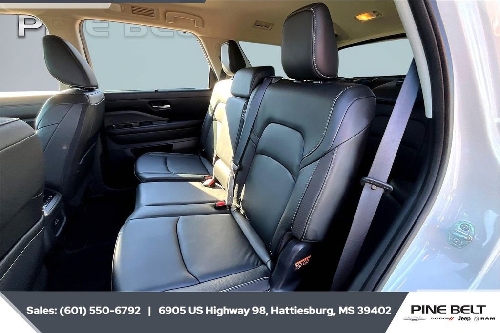 Used 2023 Nissan Pathfinder SL w/ Lighting Package (N92) image 19