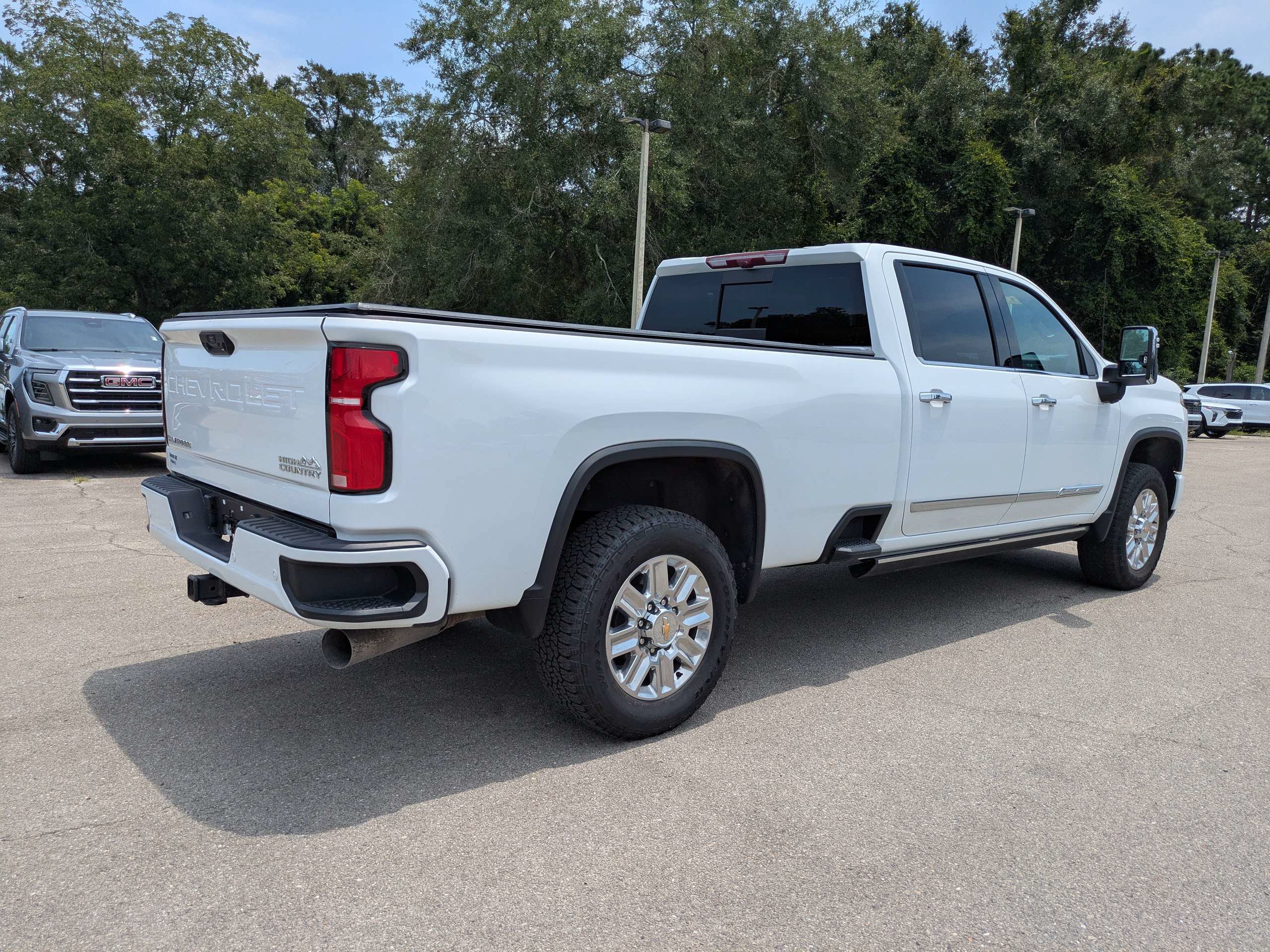 Used 2025 Chevrolet Silverado 3500 High Country w/ High Country Premium Package AWD/4WD image 4