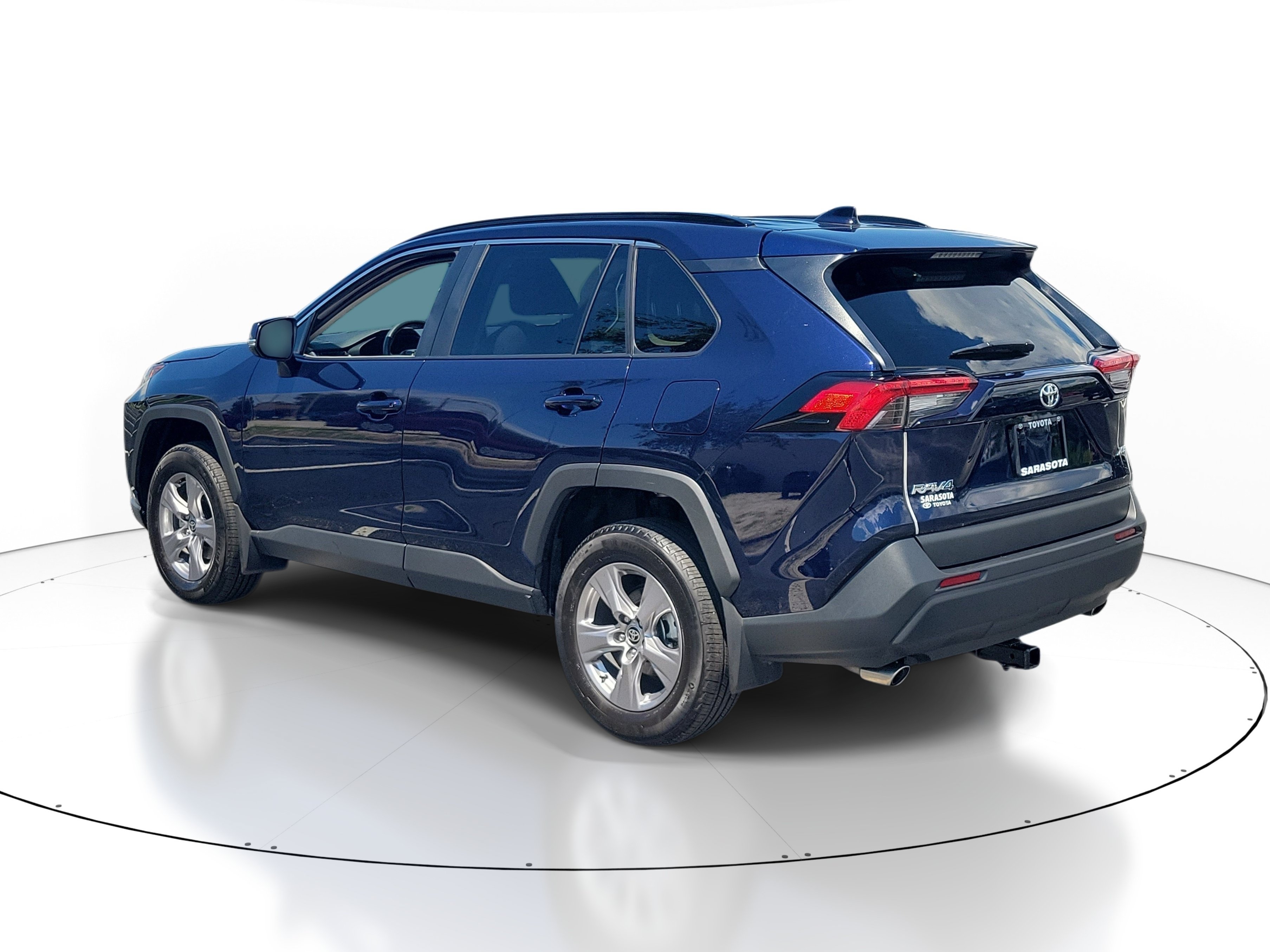 Used 2025 Toyota RAV4 XLE w/ Convenience Package FWD image 4