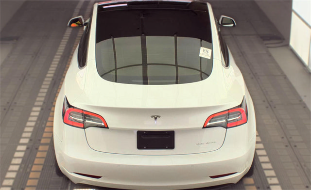 Used 2022 Tesla Model 3 Long Range AWD/4WD image 5