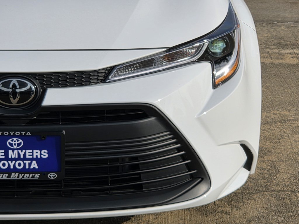 Used 2026 Toyota Corolla LE FWD image 4