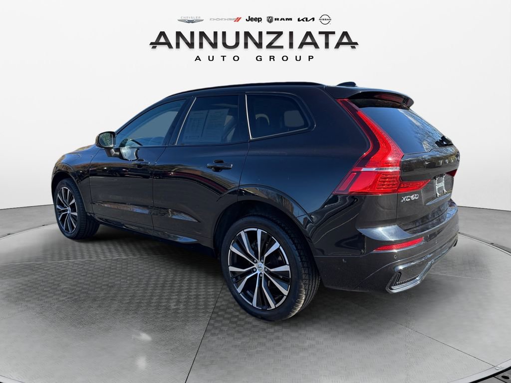 Used 2024 Volvo XC60 B5 Plus image 3