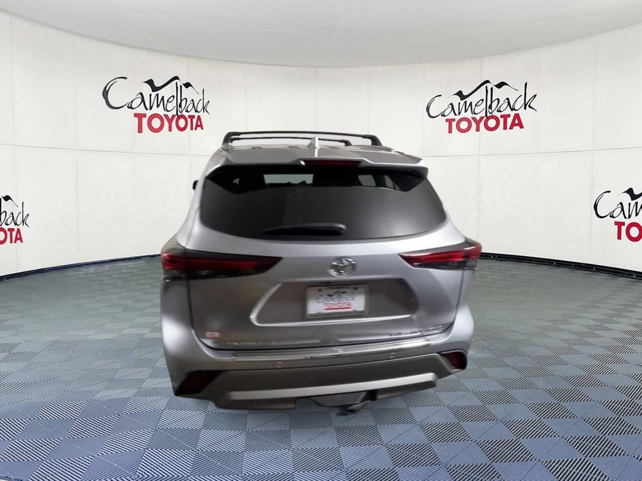 Used 2025 Toyota Highlander Platinum AWD/4WD image 9