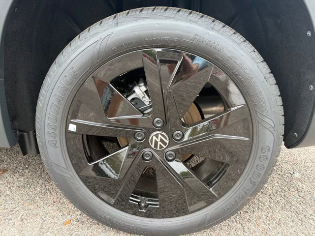 New 2026 Volkswagen Taos SE FWD image 26