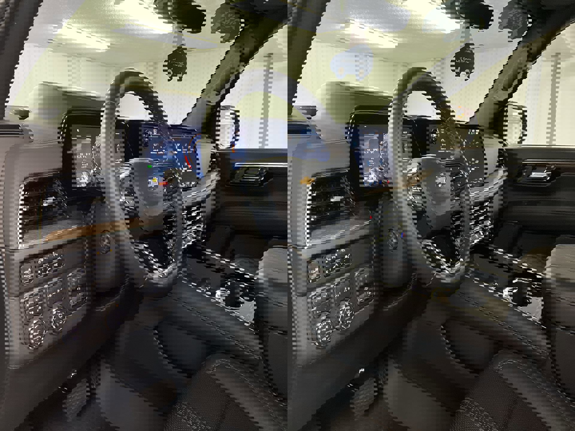 Certified 2025 Chevrolet Suburban High Country image 54