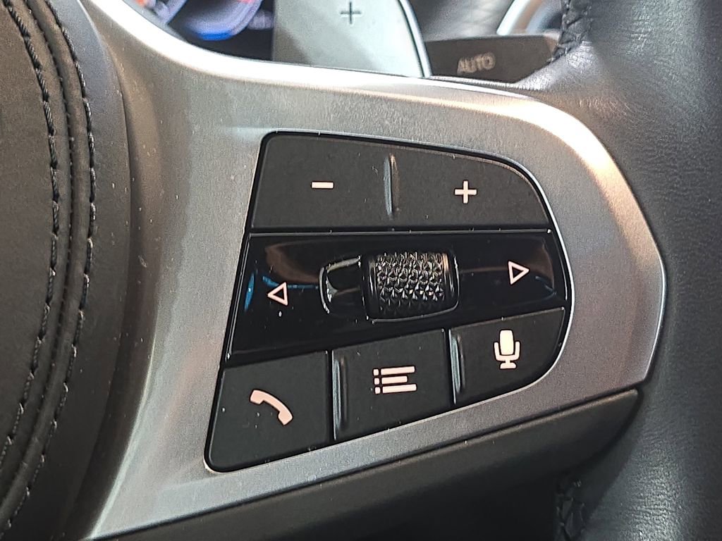 Used 2025 BMW X4 xDrive30i w/ M Sport Package image 16