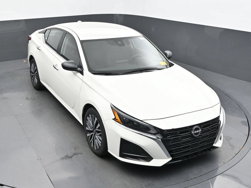 Used 2025 Nissan Altima 2.5 SV FWD image 37