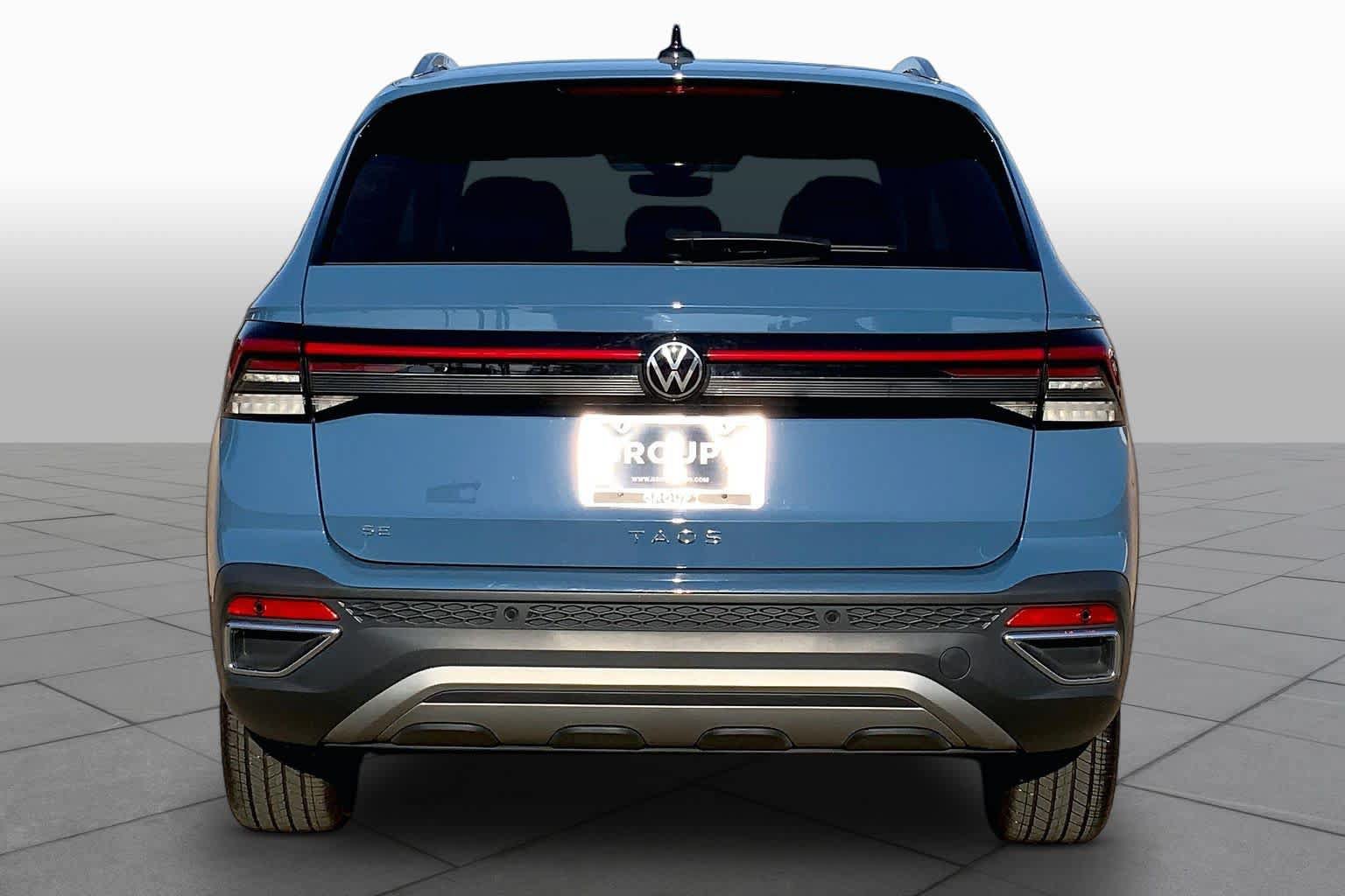 Used 2026 Volkswagen Taos SE FWD image 5