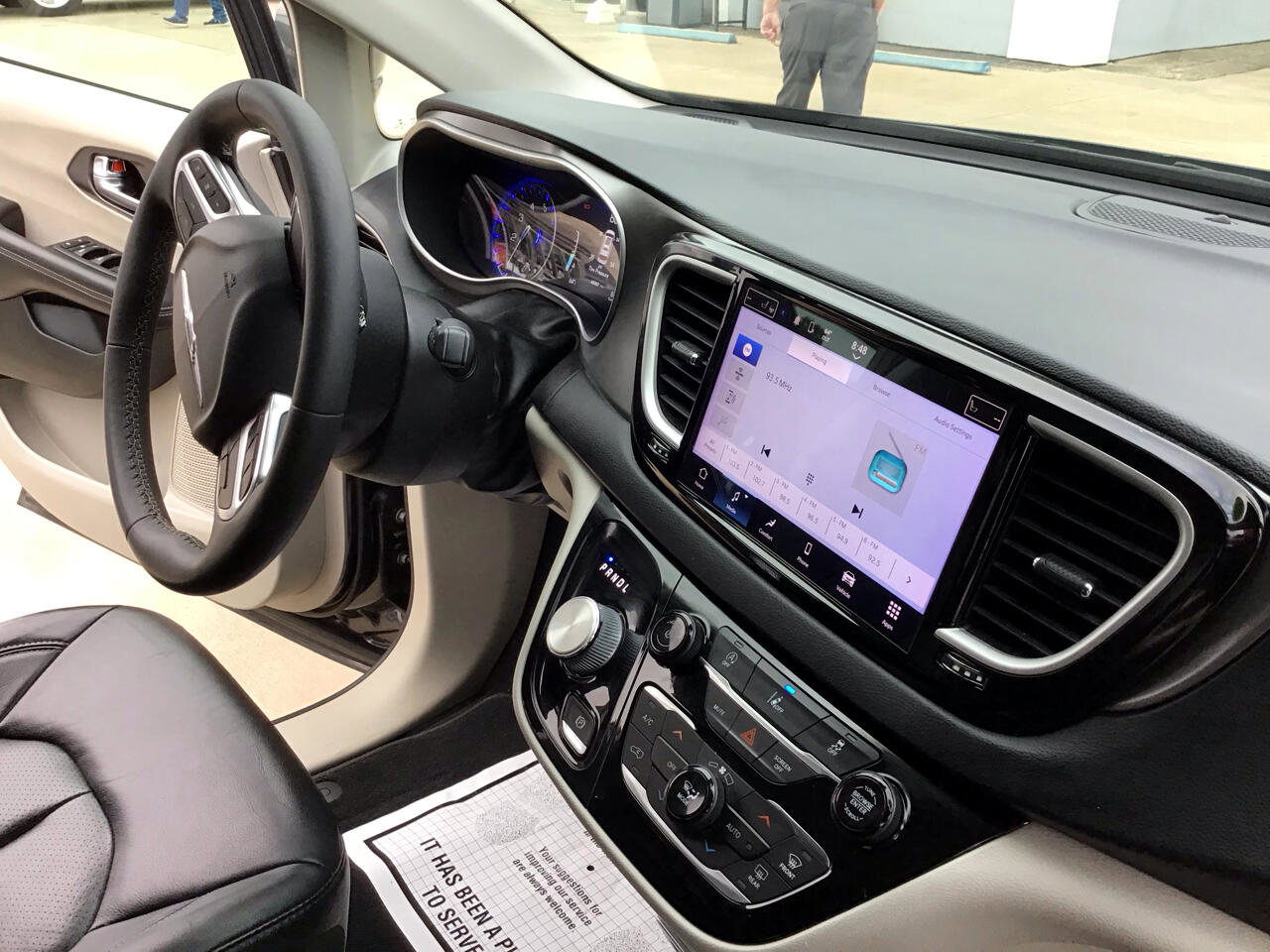 Used 2022 Chrysler Pacifica Touring-L image 33