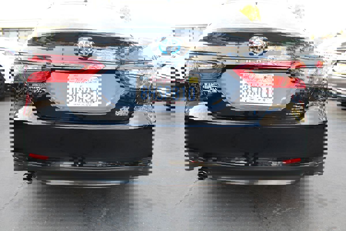 Used 2021 Toyota Camry XLE image 14