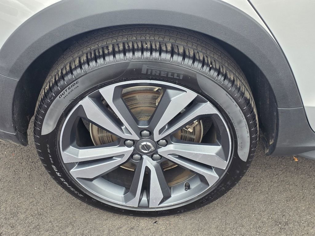 Used 2025 Volvo V60 B5 Cross Country Plus image 9