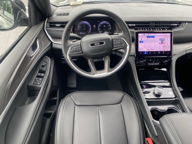 New 2025 Jeep Grand Cherokee L Limited w/ Luxury Tech Group II image 38