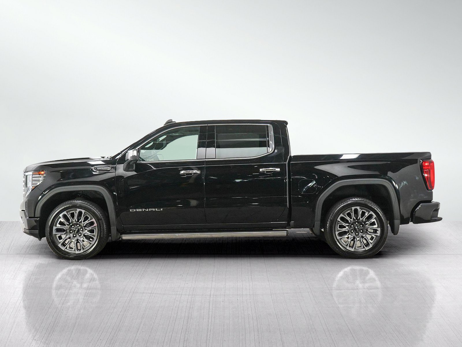 Used 2025 GMC Sierra 1500 Denali Ultimate AWD/4WD image 2