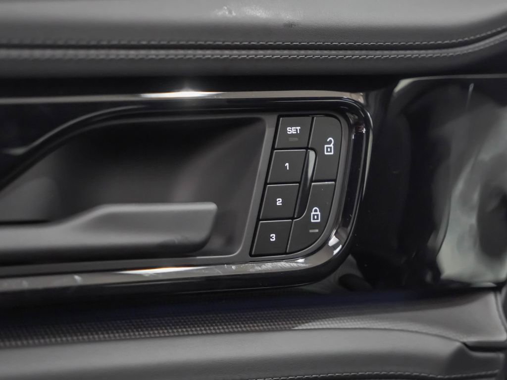 Certified 2025 Porsche Panamera 4 AWD/4WD image 36