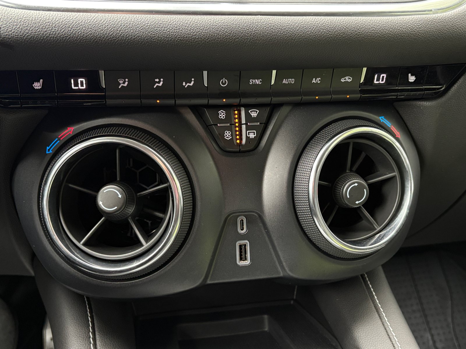 Used 2024 Chevrolet Blazer LT w/ Convenience Package FWD image 18