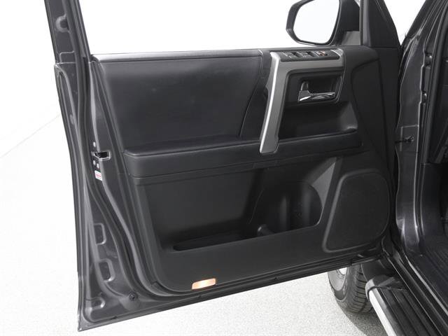 Used 2020 Toyota 4Runner SR5 Premium image 4