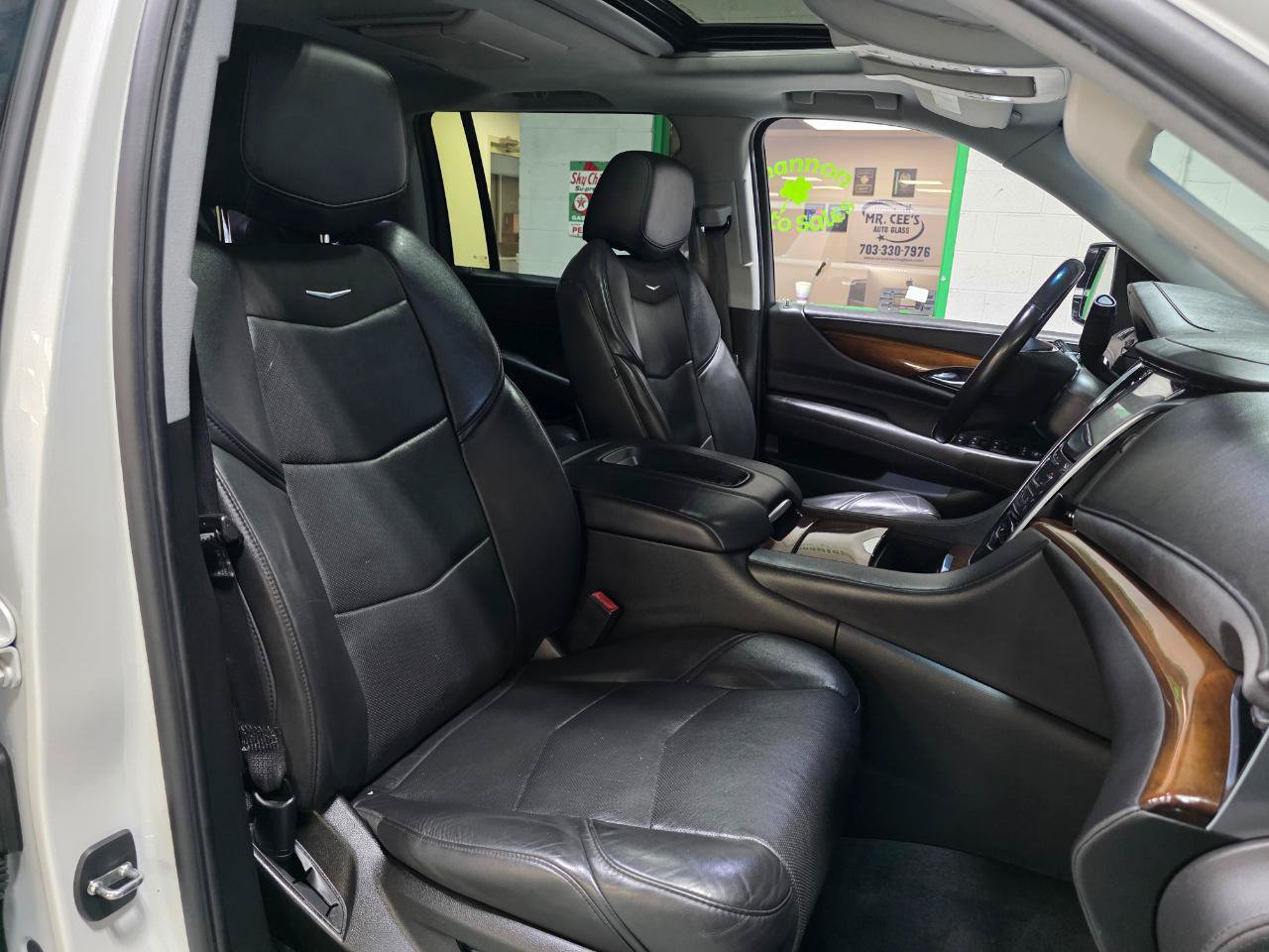 Used 2020 Cadillac Escalade ESV Luxury AWD/4WD image 30