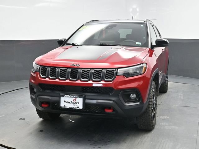 Used 2025 Jeep Compass Trailhawk AWD/4WD image 2