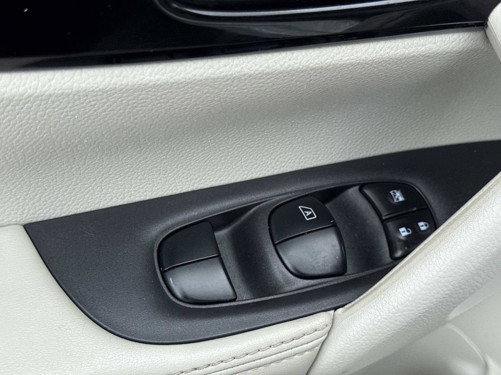 Certified 2019 Nissan Rogue Sport SL w/ Premium Package FWD image 18