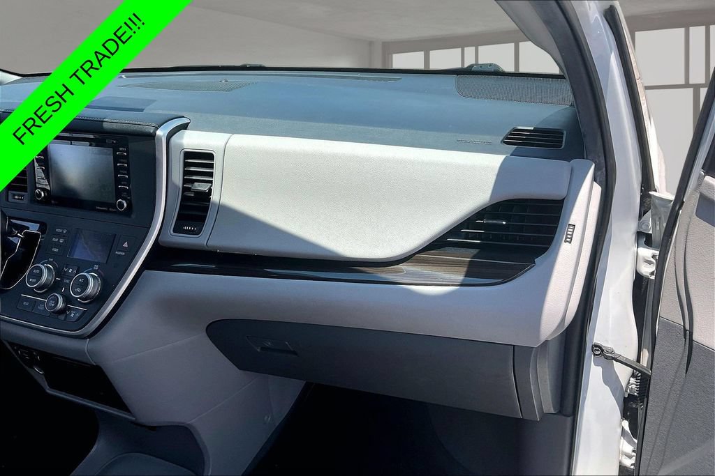 Used 2020 Toyota Sienna XLE Premium AWD/4WD image 26