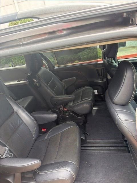 Used 2017 Toyota Sienna SE FWD image 15
