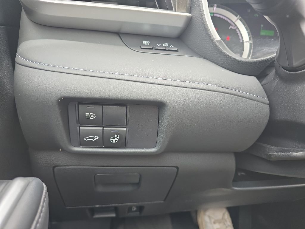 Used 2024 Toyota Highlander XLE AWD/4WD image 19