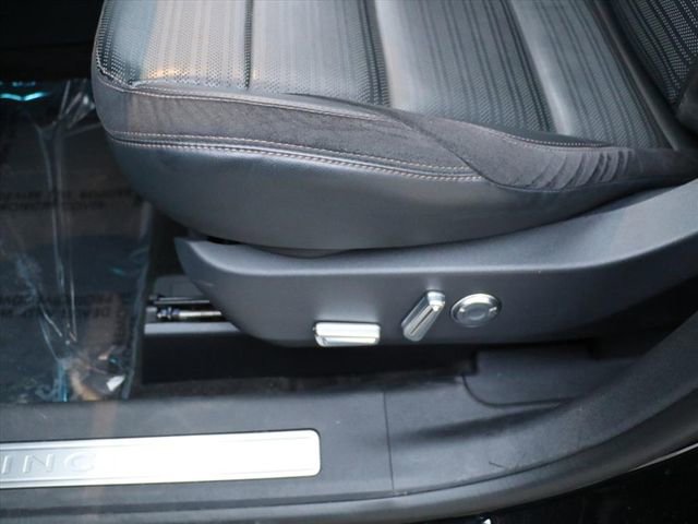 Used 2024 Lincoln Nautilus Reserve w/ Equipment Group 202A image 18