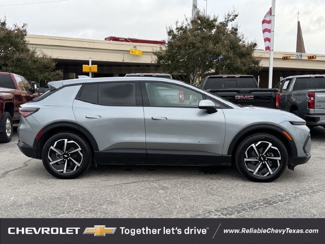Used 2025 Chevrolet Equinox EV LT w/ Comfort Package FWD image 3