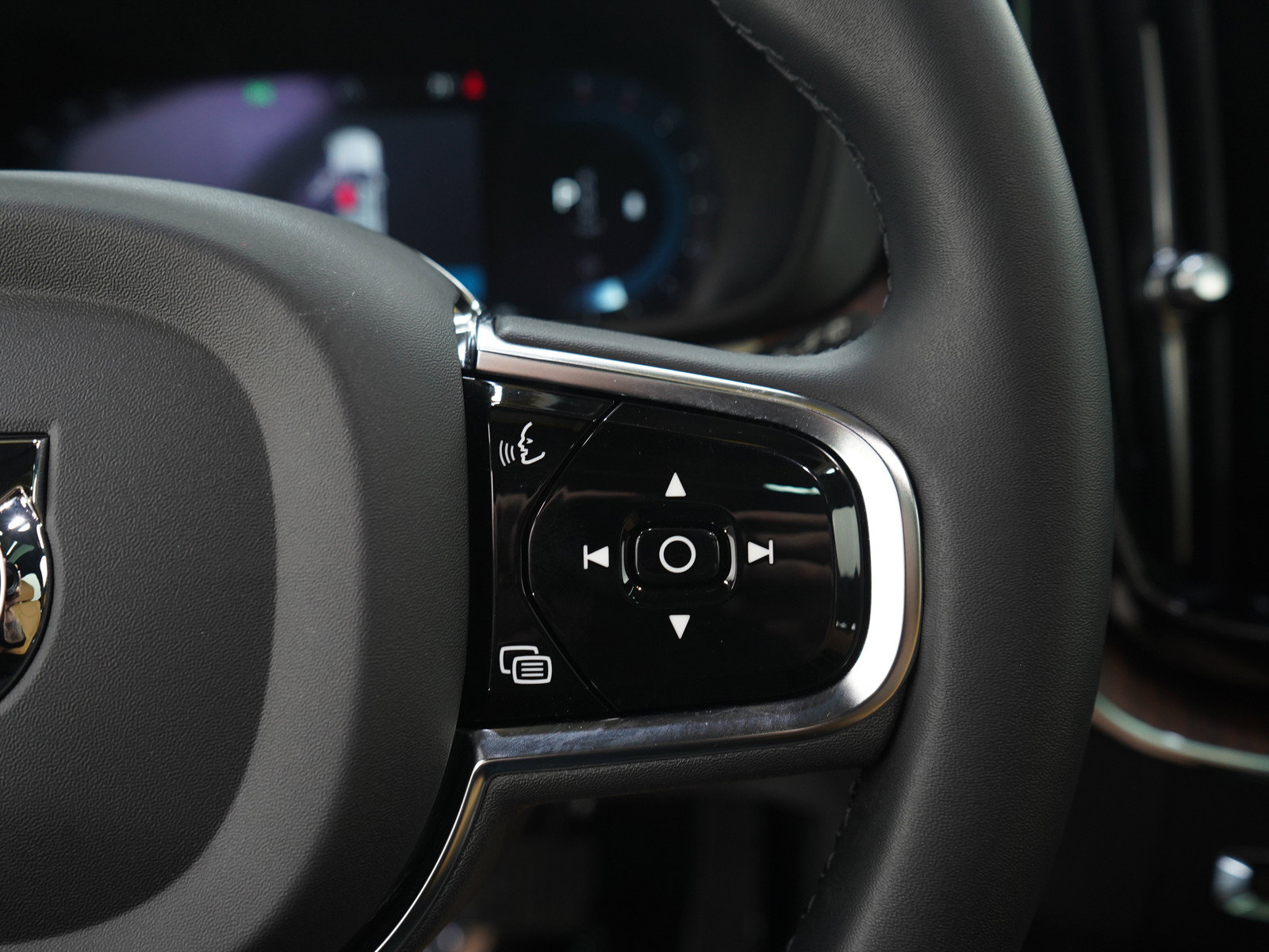 Used 2023 Volvo XC60 B6 Ultimate AWD/4WD image 29