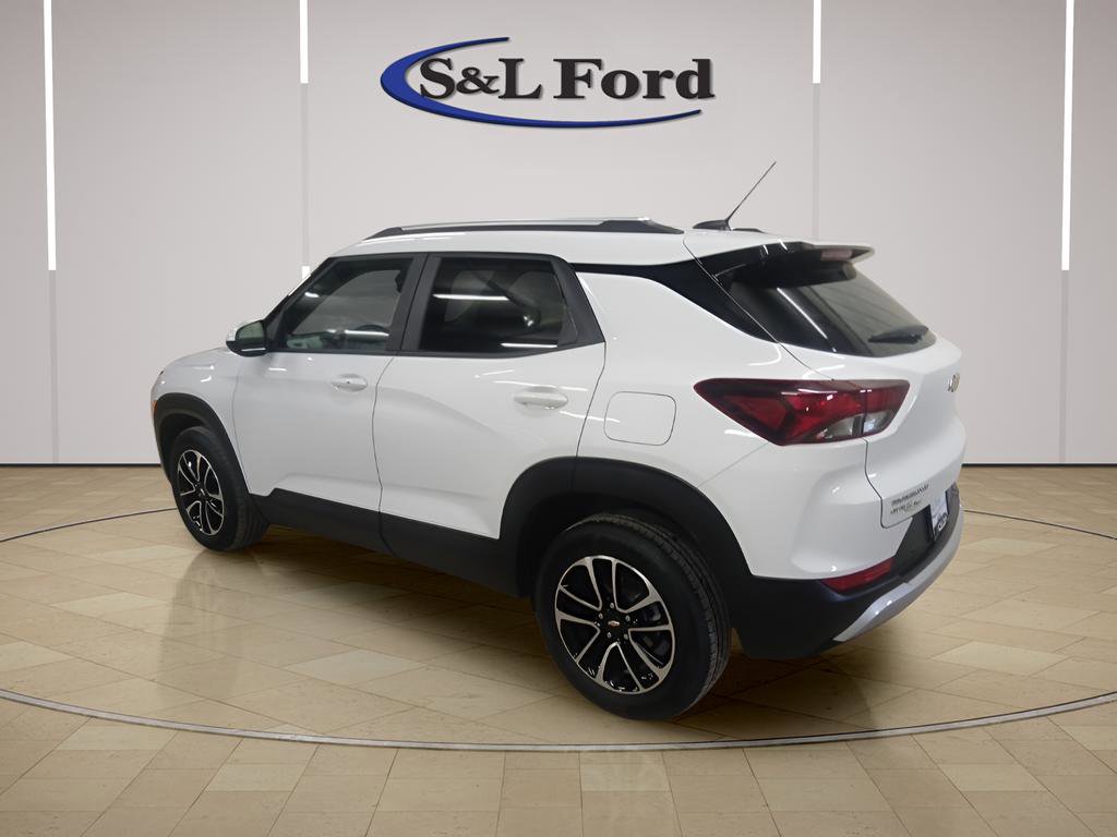 Used 2025 Chevrolet TrailBlazer LT w/ Driver Confidence Package image 4