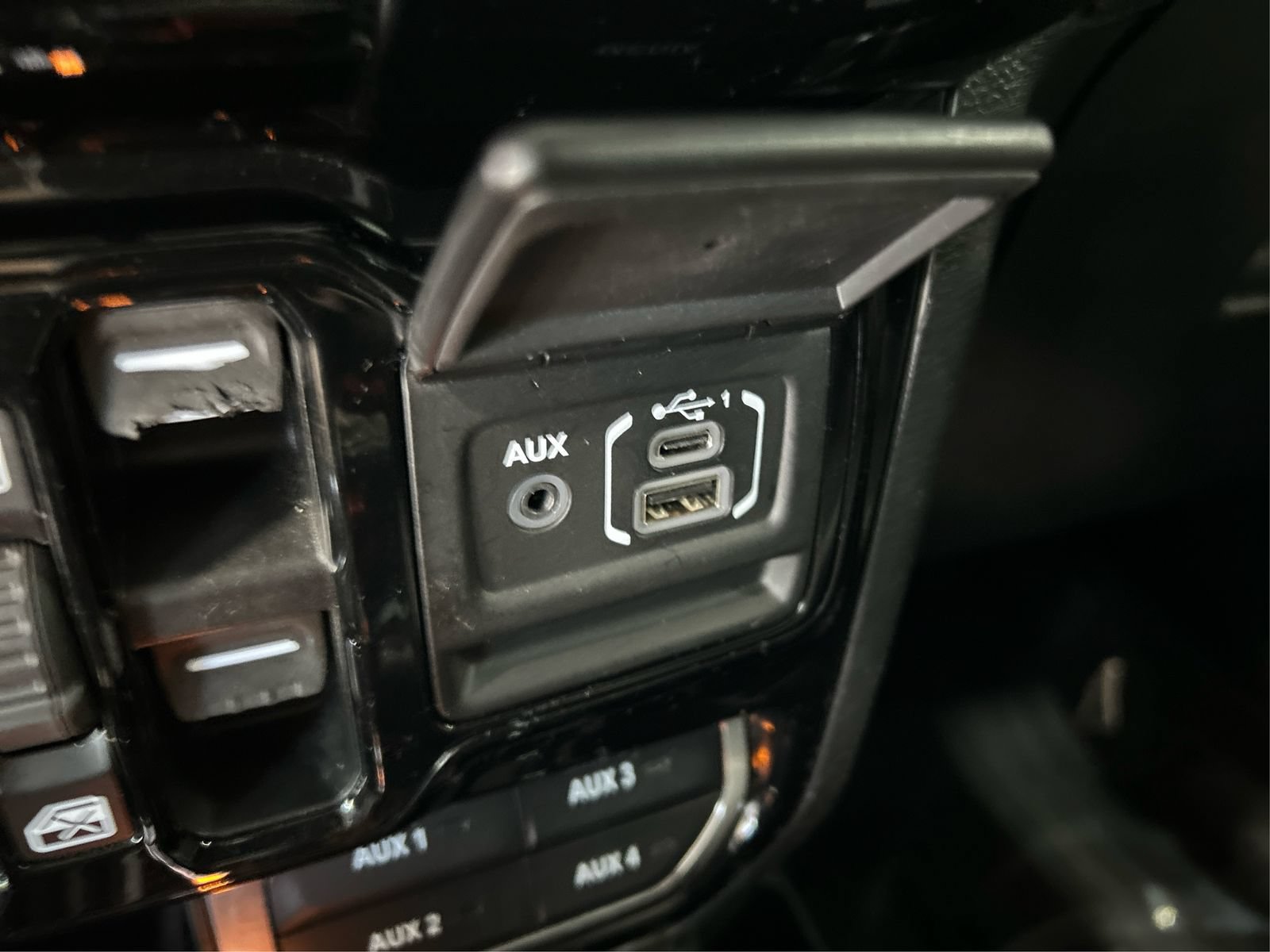 Used 2021 Jeep Gladiator Overland w/ Popular Equipment Package AWD/4WD image 32
