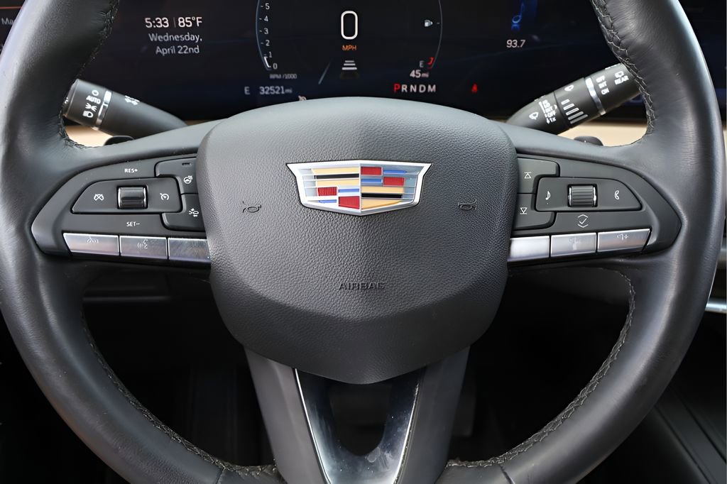 Used 2024 Cadillac XT4 Luxury w/ Cold Weather Package FWD image 18