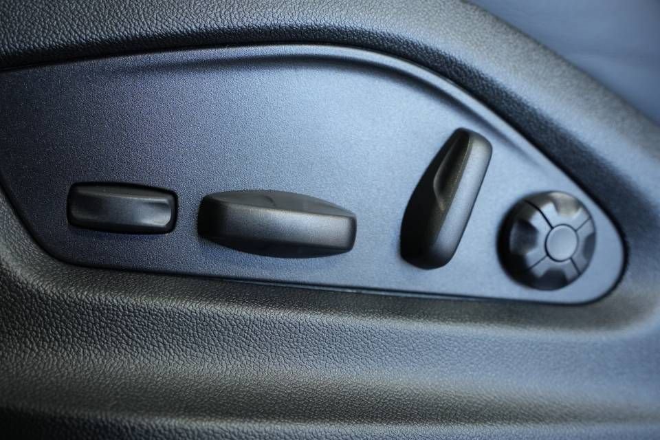 Certified 2025 Porsche Cayenne image 34