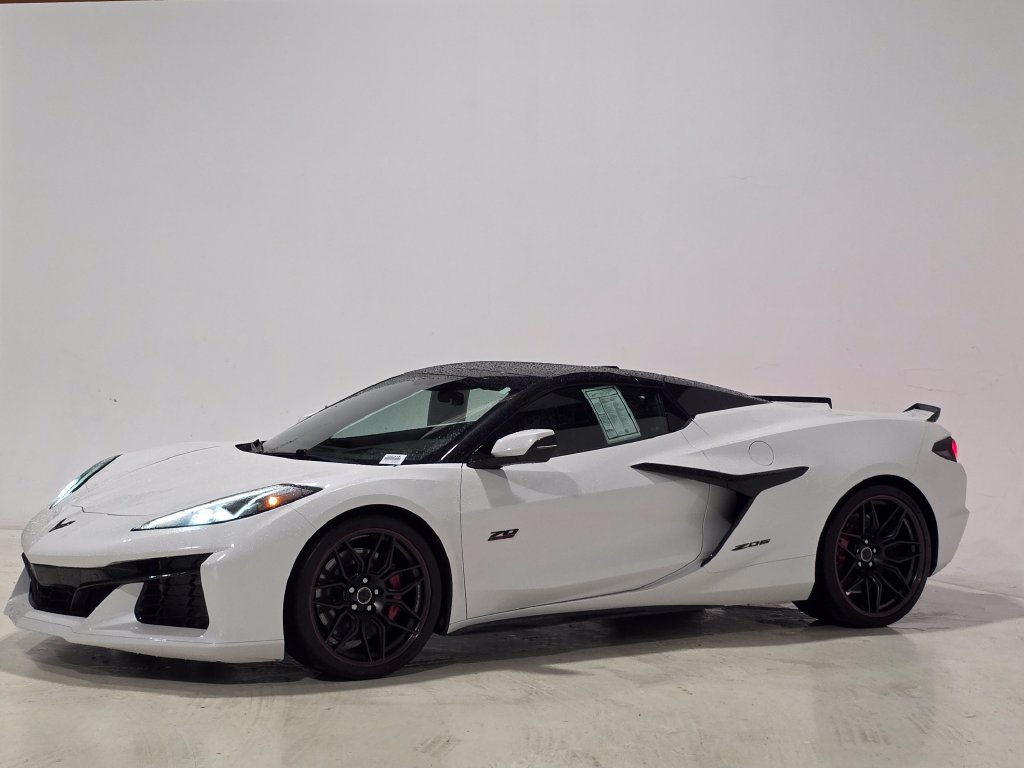 Used 2023 Chevrolet Corvette Z06 RWD image 3
