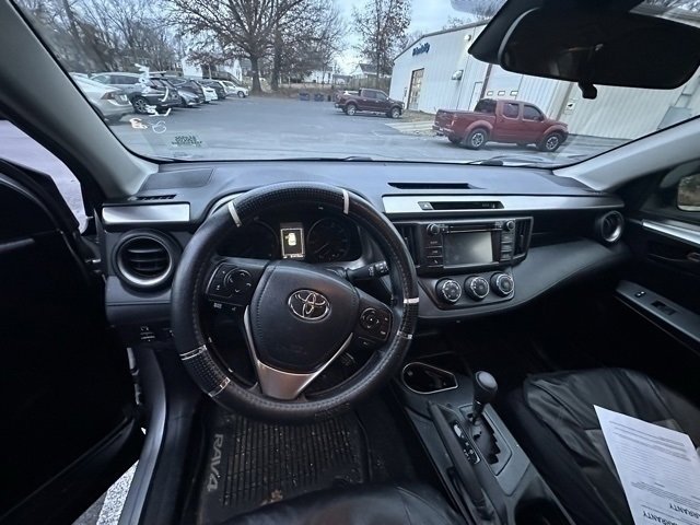 Used 2018 Toyota RAV4 LE image 9