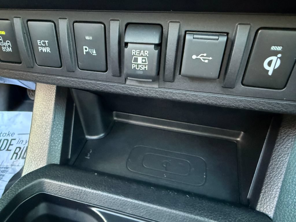 Used 2022 Toyota Tacoma TRD Off-Road w/ TRD Premium Off Road Package AWD/4WD image 27