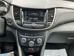 Used 2019 Chevrolet Trax LT w/ LT Convenience Package FWD image 8