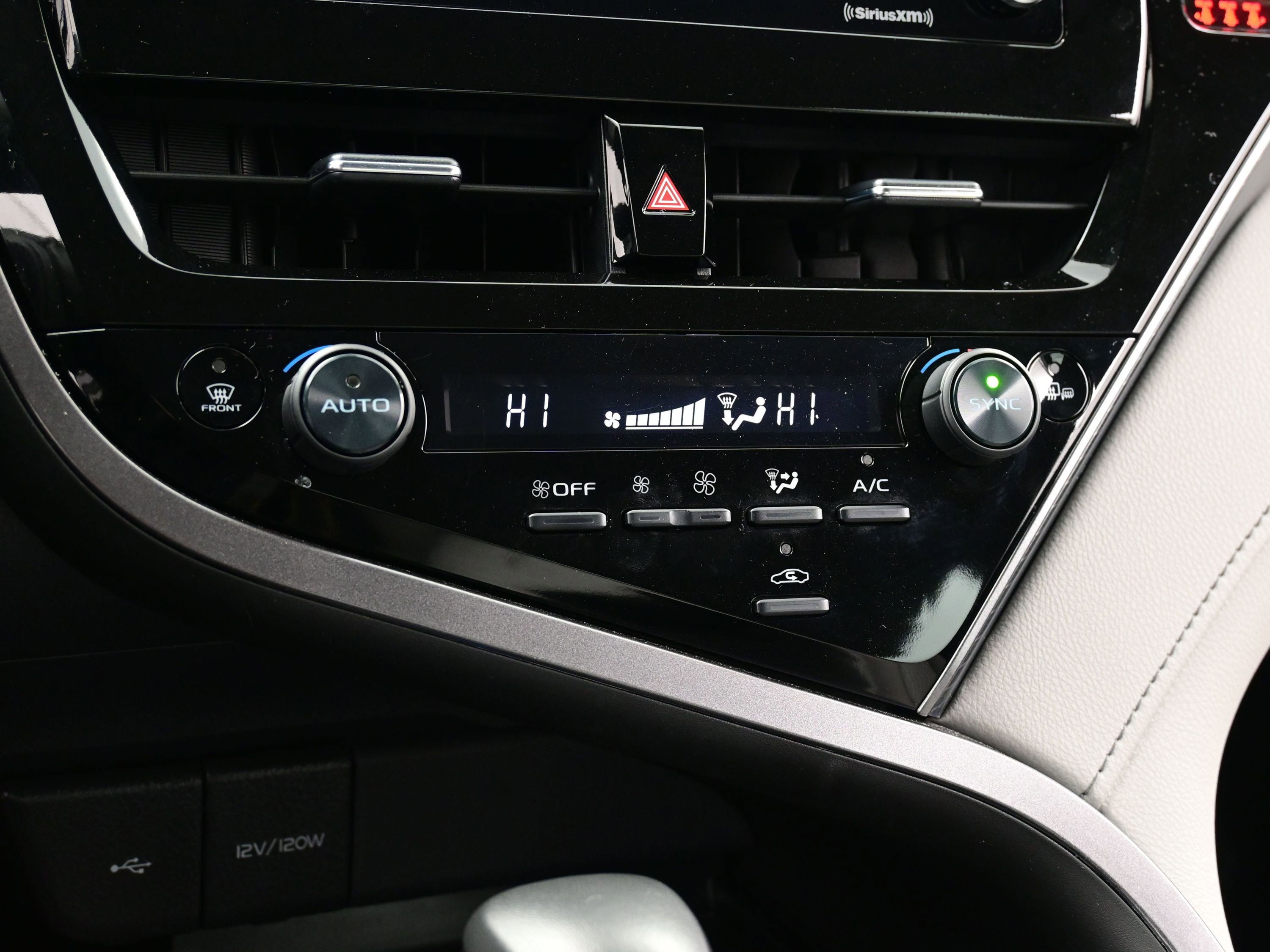 Used 2024 Toyota Camry SE image 21