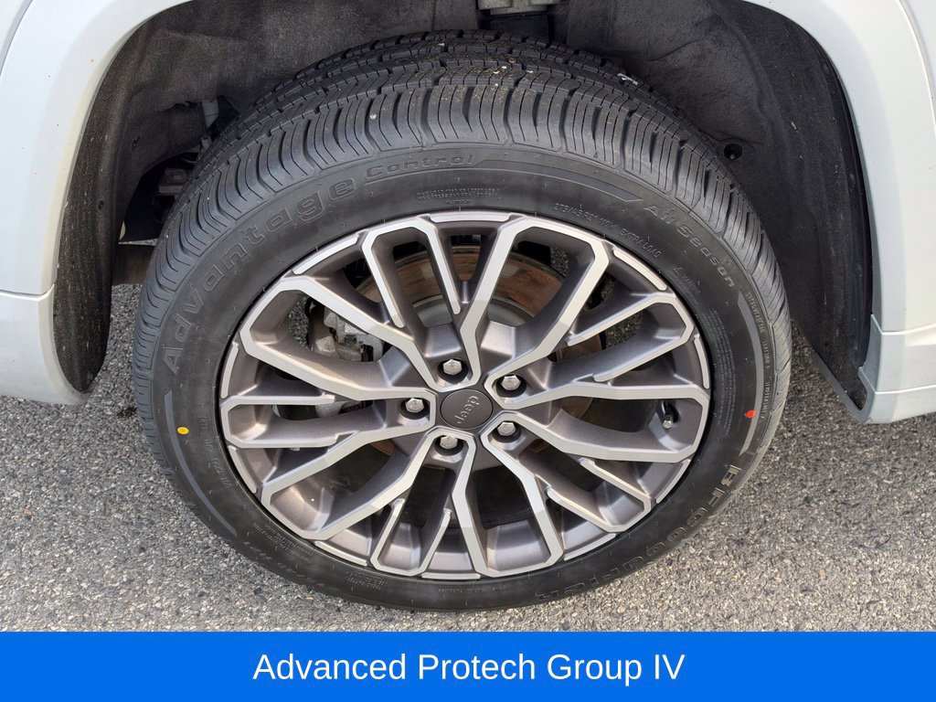 Used 2023 Jeep Grand Cherokee L Summit AWD/4WD image 14