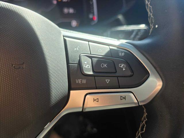 Used 2022 Volkswagen Taos SEL w/ Panoramic Sunroof Package image 32