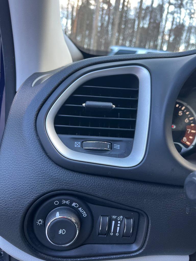 Used 2019 Jeep Renegade Latitude w/ Popular Equipment Group FWD image 45