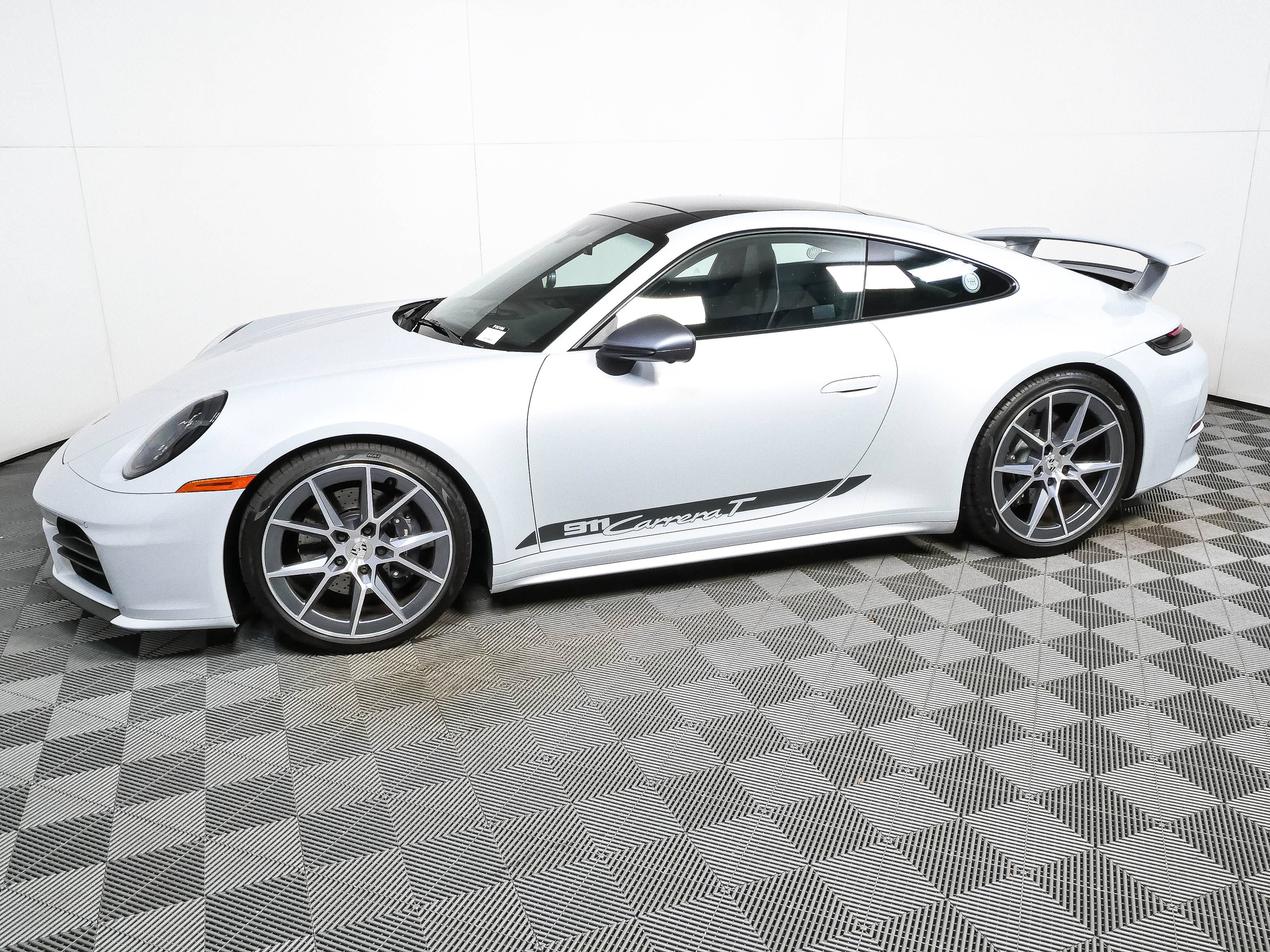 Certified 2025 Porsche 911 Carrera RWD image 2