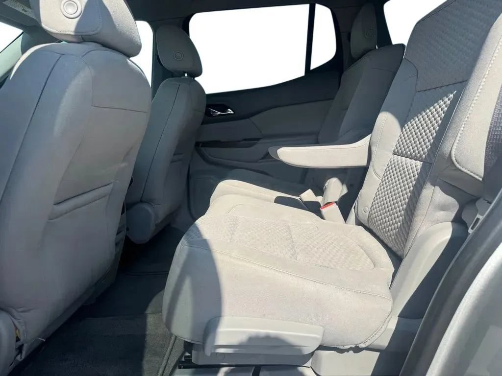 Used 2017 GMC Acadia SLE FWD image 16