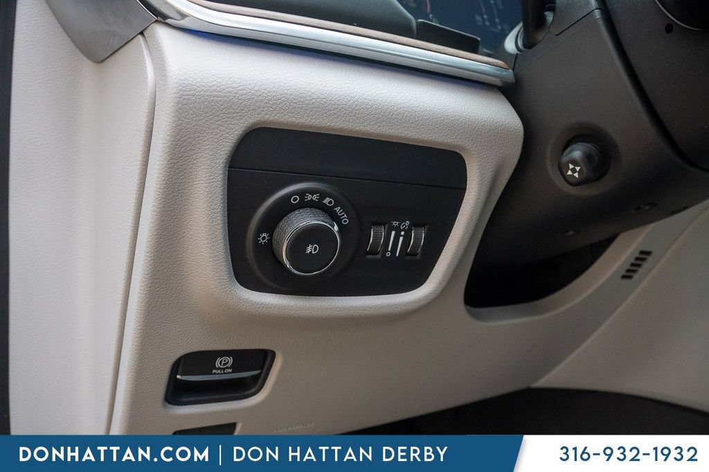 Used 2021 Jeep Grand Cherokee L Summit w/ Advanced Protech Group IV AWD/4WD image 16