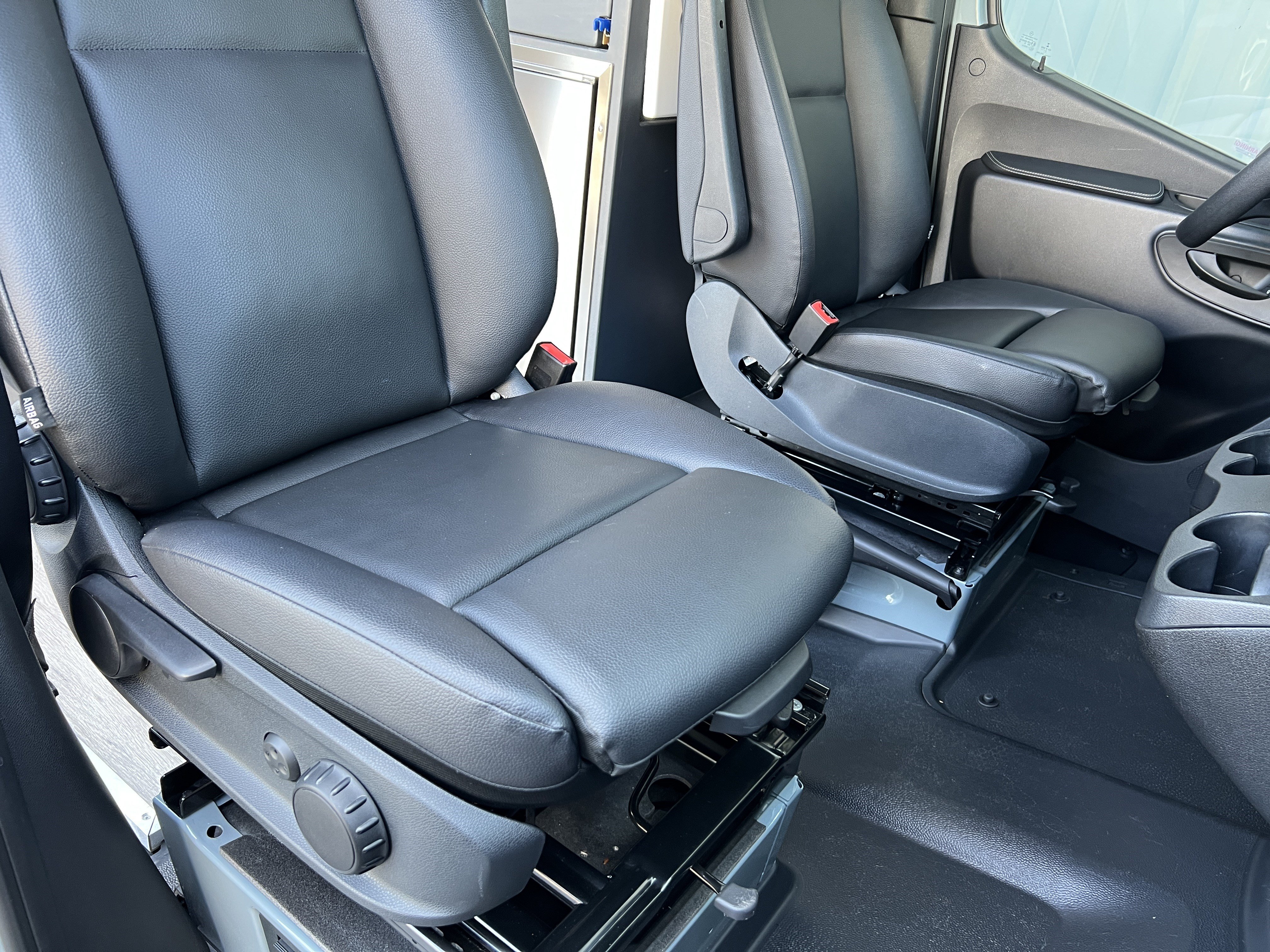 Used 2022 Mercedes-Benz Sprinter 2500 image 27